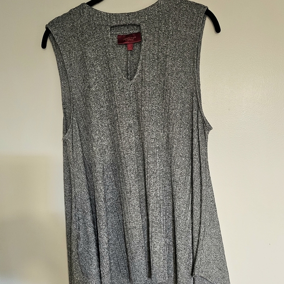 Jennifer Lopez Women's Gray XL Sleeveless Layering Keyhole Neckline Top - Picture 3 of 5